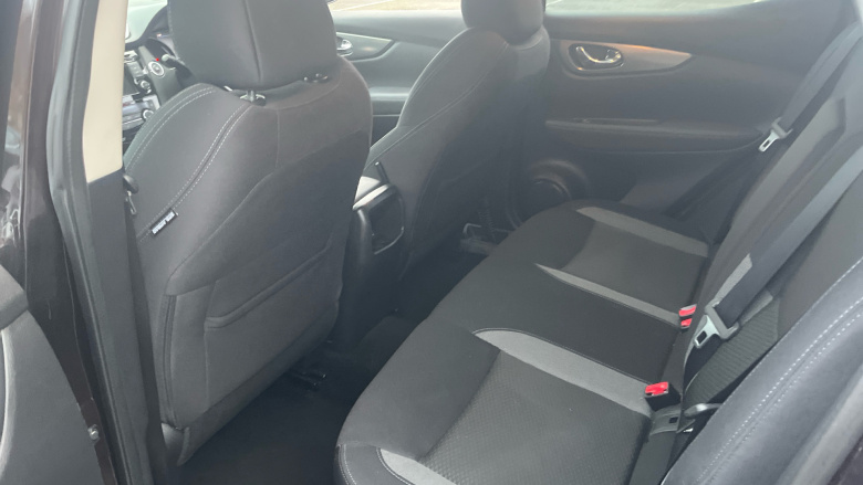 Nissan Qashqai 1.3 DiG-T N-Connecta 5dr Petrol Hatchback